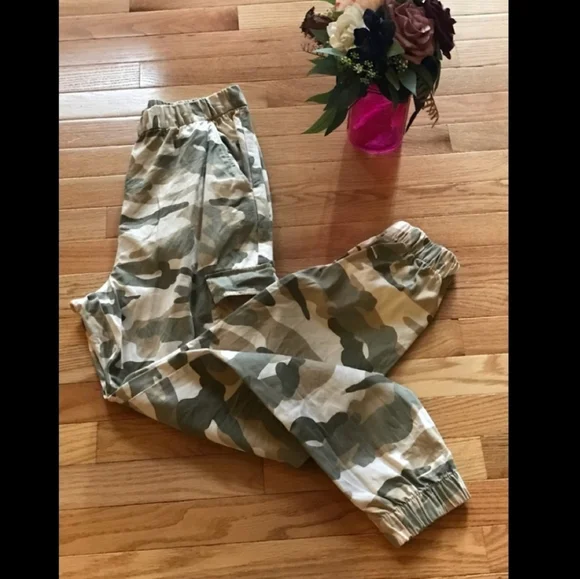 Sz 8 | H & M | Cargo Camouflage Pants💃🏽 - Picture 3 of 4